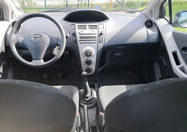 Toyota Yaris cena 16500 przebieg: 187438, rok produkcji 2008 z Piaseczno małe 37